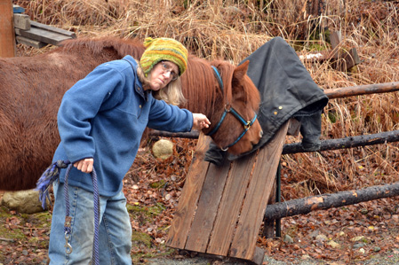 Tyra is raiding Alys's pockets